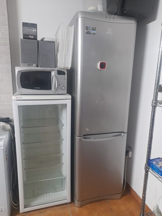 Frigider indesit si vitrina frigorifica atlas