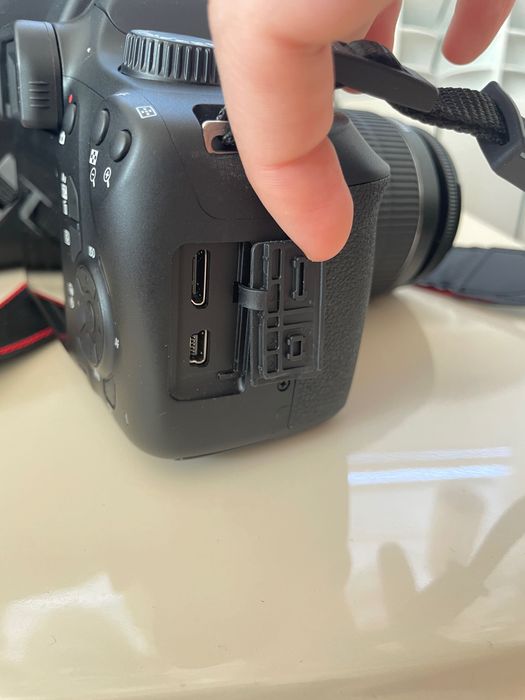 CANON EOS 4000D  +  Пълна комплектна чанта