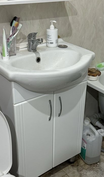 Продается раковина вместе со шкафом