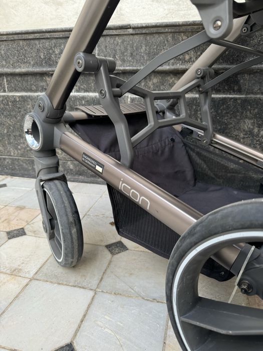 детская коляска с 3 разными сиденьями