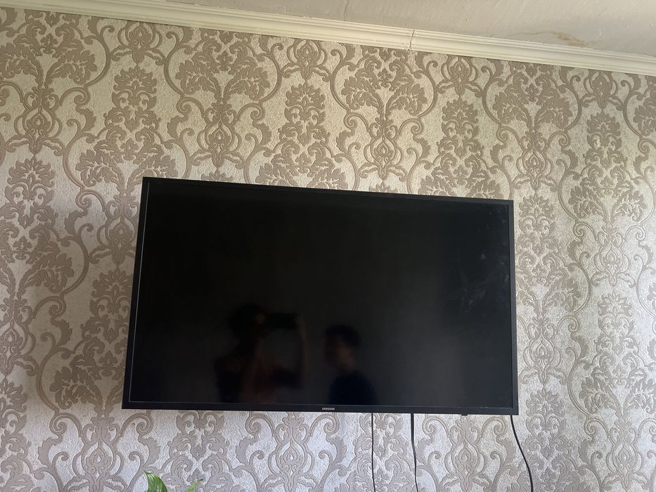 Телевизор  170000 ұсталған көп уақыт емес жақсы істеп тұр