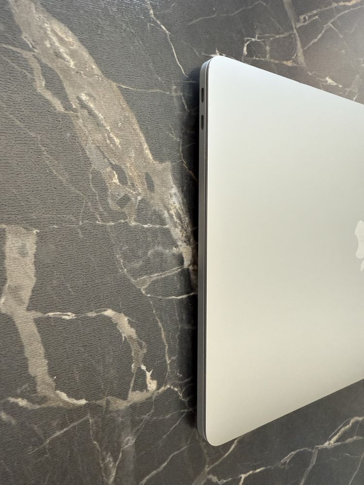 MacBook Pro 2017г. Core i5. 16GB. 128GB. Retina.