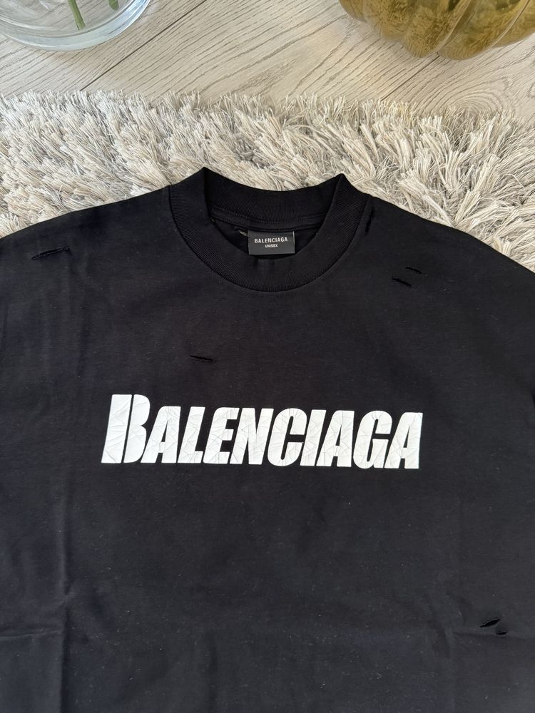 Tricou Balenciaga colectia noua
