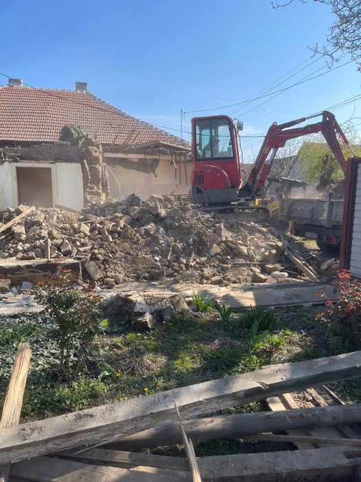 Executam piconari,decoperte,demolări,etc…nisip,piatra.etc…