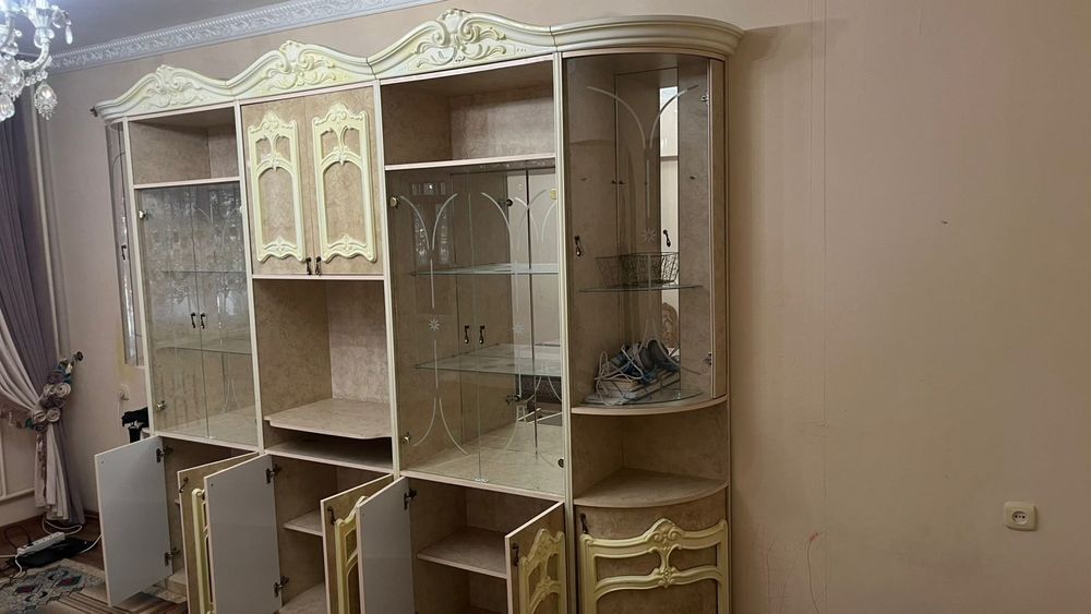 Сервант срочно продается