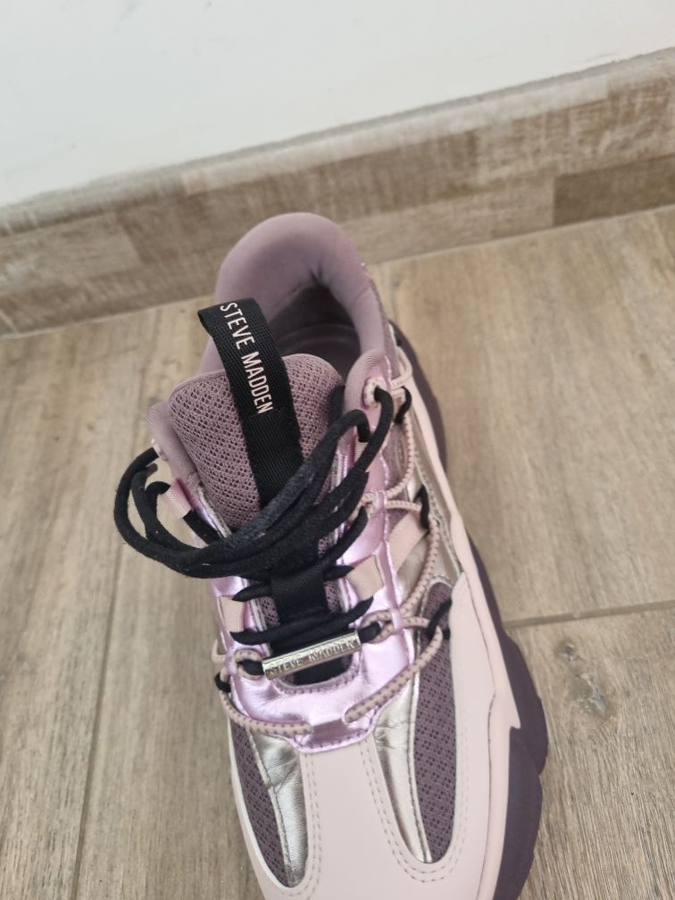 Adidasi Steve Madden