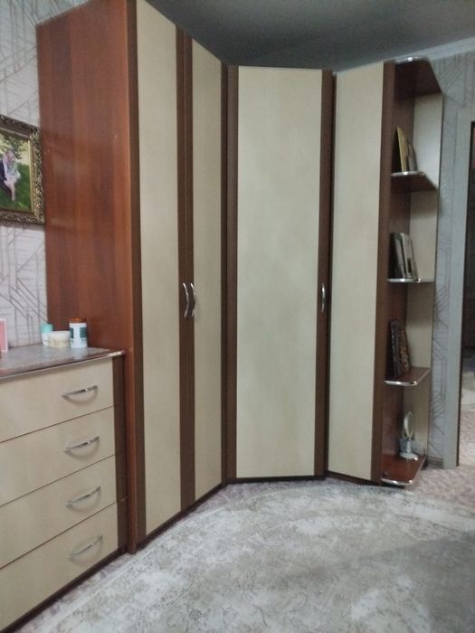 Продам шкаф с комодом