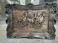 Картина пано из дерева бегущие 3 коня на заказ и в наличии