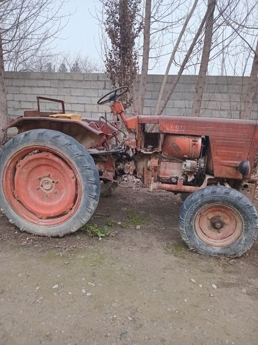 Traktor sotiladi