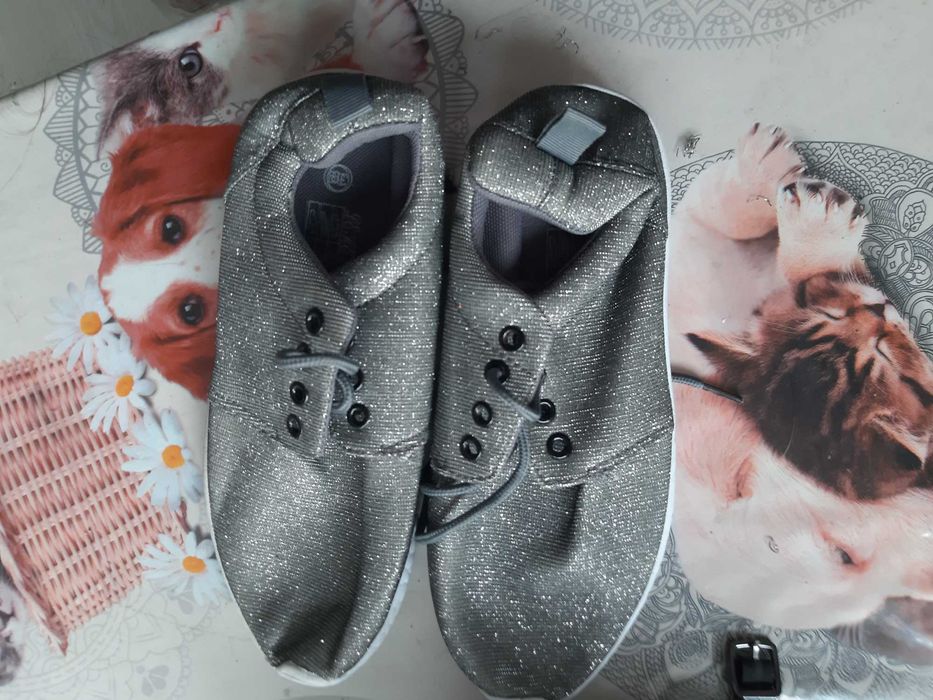 Всички обувки 39 номер по 5лв Бели кариока 37н 8лв