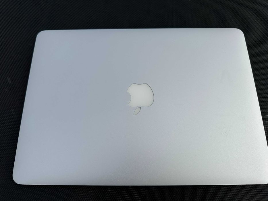 Vand Macbook air 2015 !