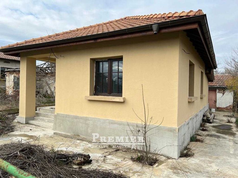 Нова, едноетажна къща в село Тръстиково на 25 км от Бургас