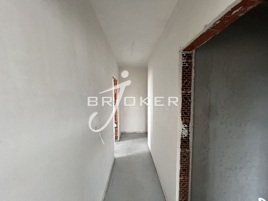 Продава се Четиристаен апартамент в Кърджали, Център - 92 кв.м за 1220 €/кв.м - Снимка #6