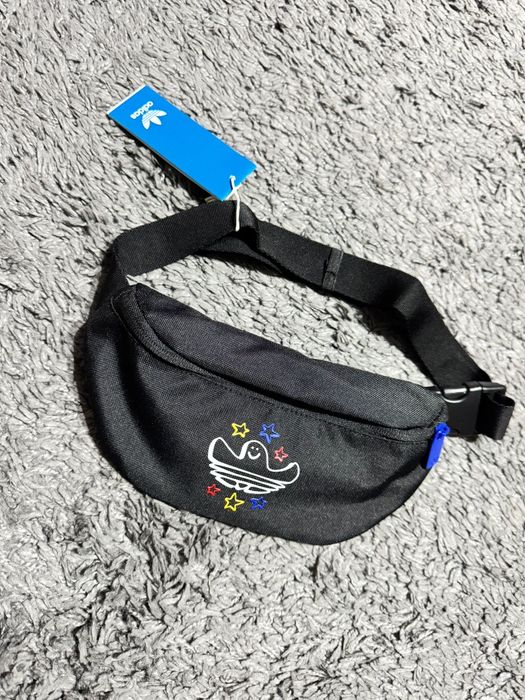 Nou cu etichetă:borseta Adidas x Mark Gonzales