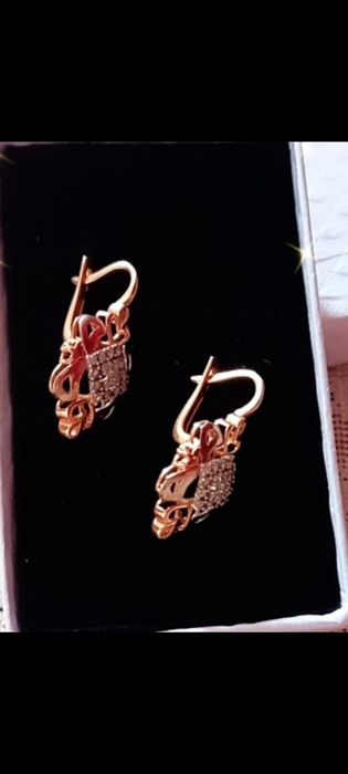 Алтын сырға сатылады.4.60гр,Бағасы-120мың.Нақты алатын адам хабарлассы