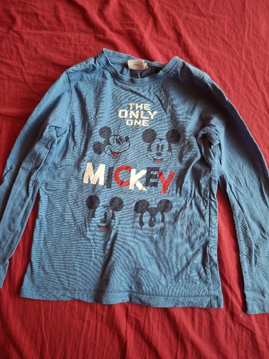 Vand tricouri, bluze, pantaloni scurti marime 134