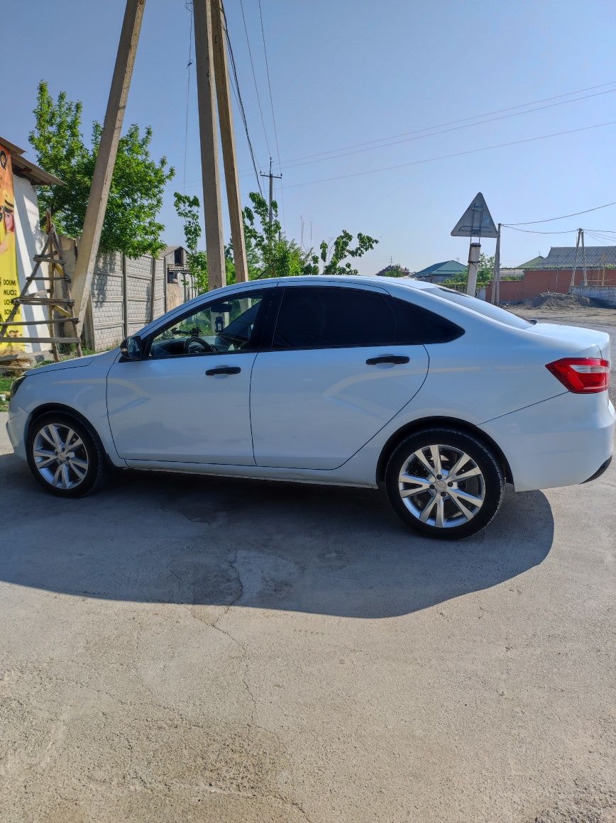 Lada vesta comfort sotiladi holati yaxshi