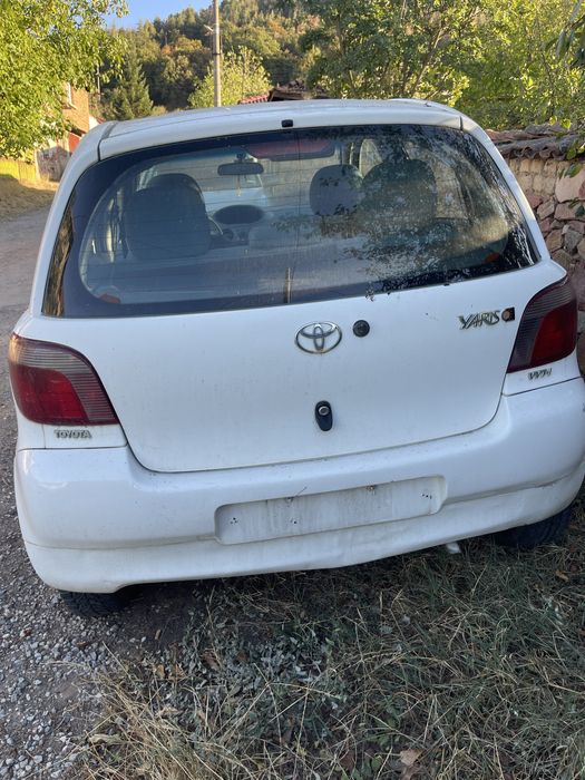 Toyota Yaris 1.0 на части