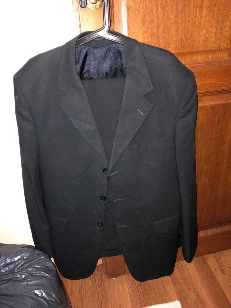 Vand costum Giorgio Armani,100% lana,negru,marimea 54.