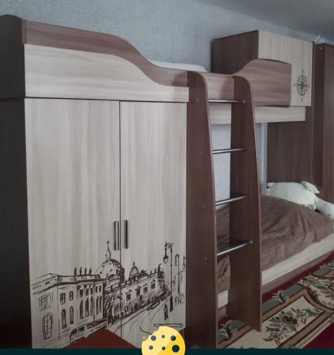 Продам детскую кровать двухьярусную
