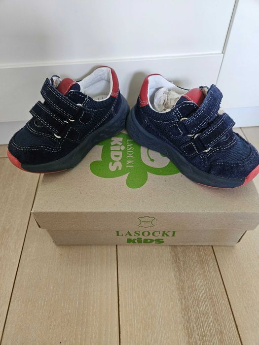 Adidasi noi baieti marime 22-24