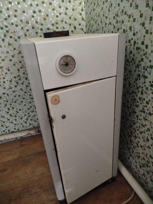 Продам котёл напольный. На 100 квадратов.