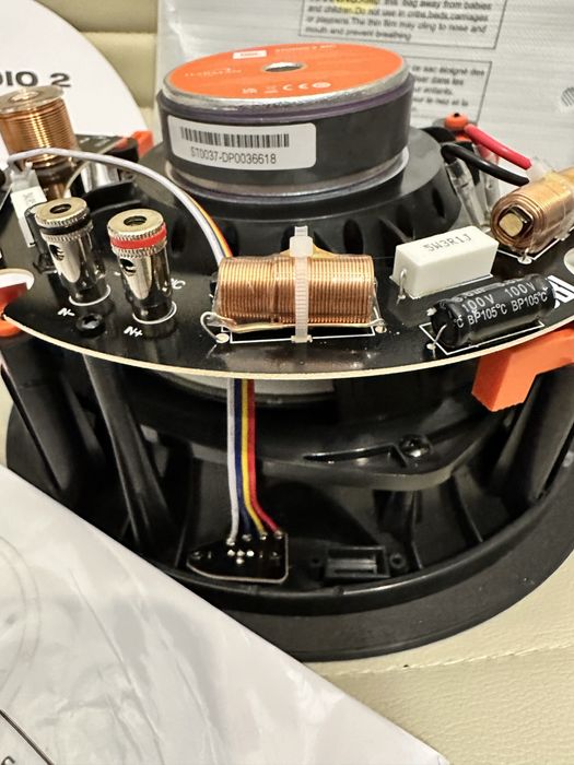 Boxa profesionala noua ! In tiple ! JBL Studio 2 8IC Premium