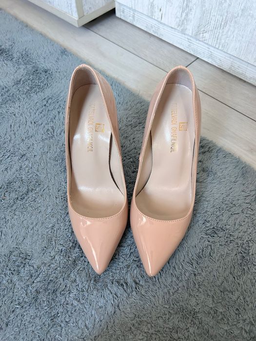 Обувки на висок ток 35 номер