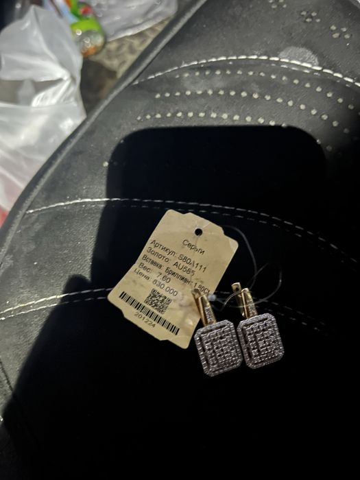 Золотые серги с брилиантом