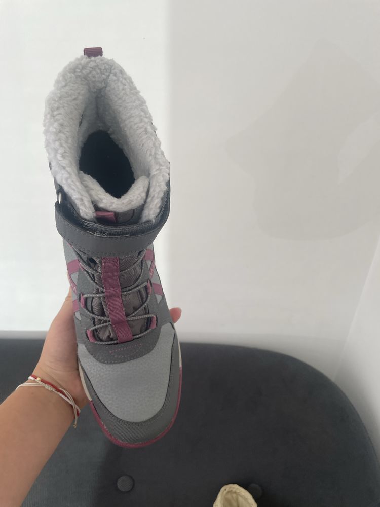 Обувки Merrell изолиращи