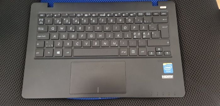 Dezmembrezi laptop Asus model X200M!
