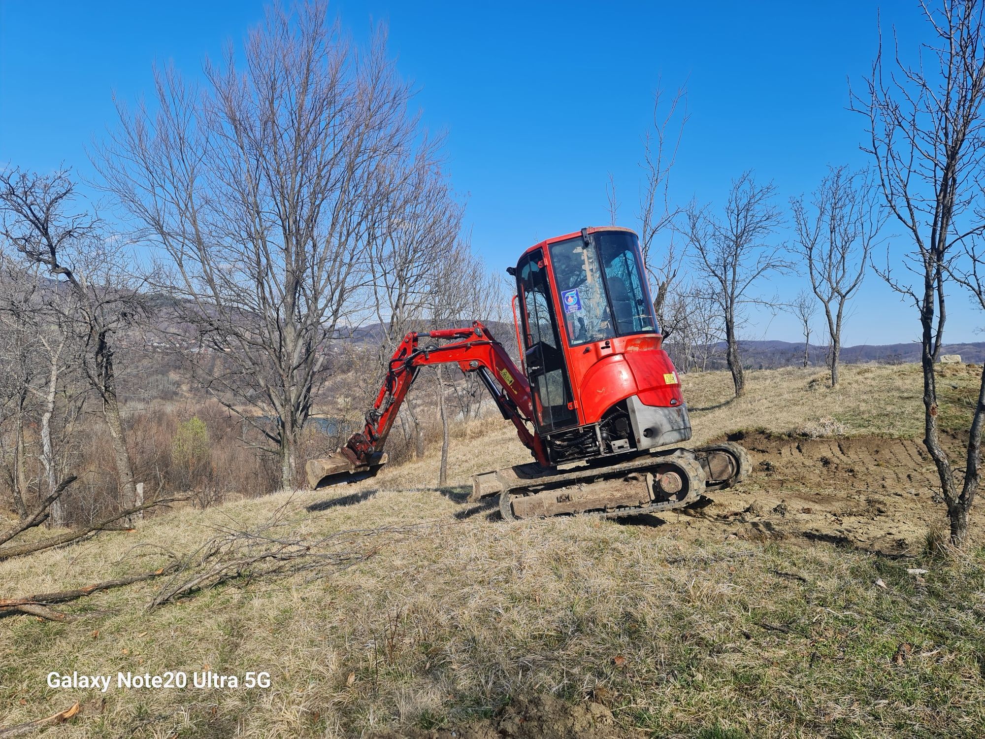 Inchiriez miniexcavator 2.4t si basculanta 3.5t santuri fose fundatii