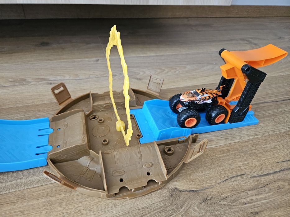 Писта Hot Wheels Monster Trucks