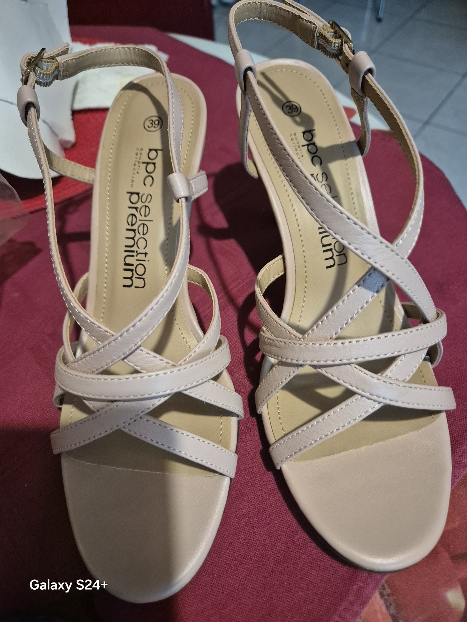 Sandale elegante din piele naturală noi