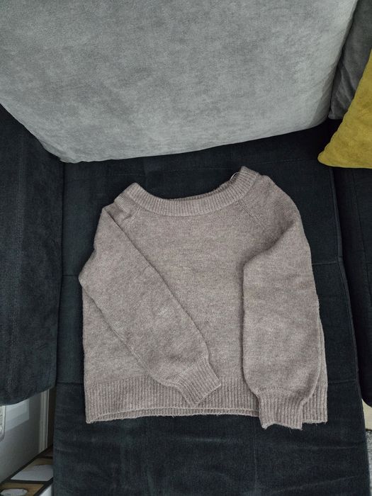 Pulover cu umeri goi