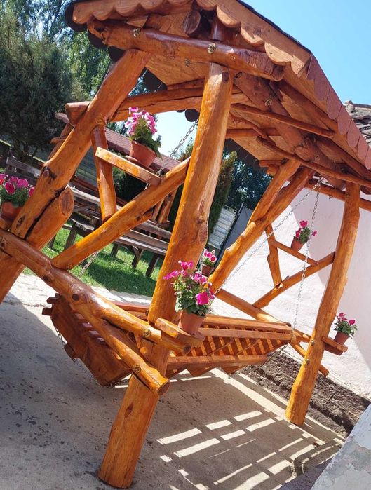 Leagăn rustic din lemn masiv