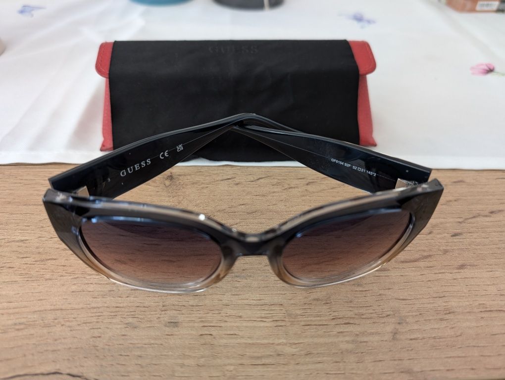 Продавам дамски очила Guess