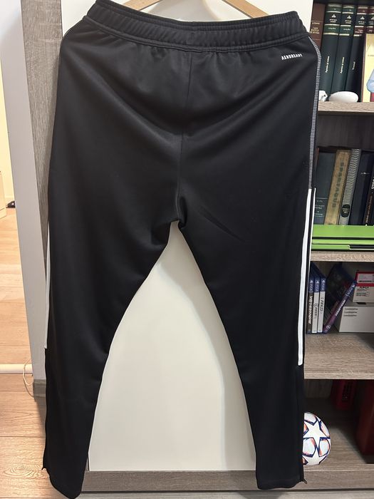 Trening Adidas copii 12-14 ani in stare foarte buna !