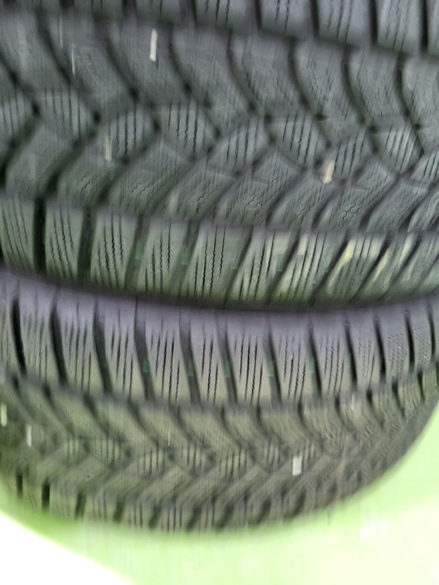 4 бр зимни 215/55/17 Goodyear