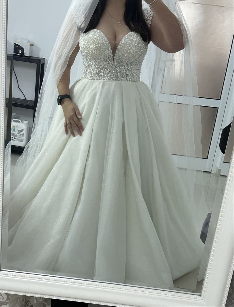 Vand rochie de mireasa !
