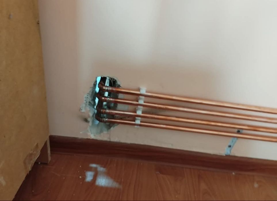 Montez centrale pe cupru și pexal: căzi,veceuri,chiuvete canalizări