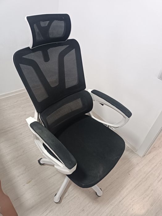 Продам стул компьютерный в отличном состоянии все работает