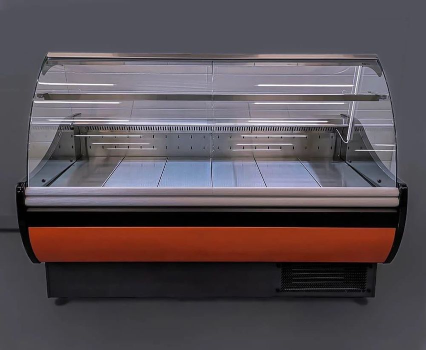 Продавам хладилна витрина COLD