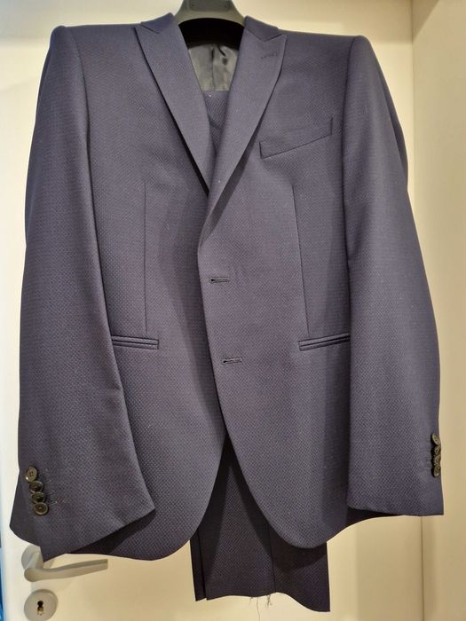 Vand costume barbatesti noi, nepurtate marimea M/ 50