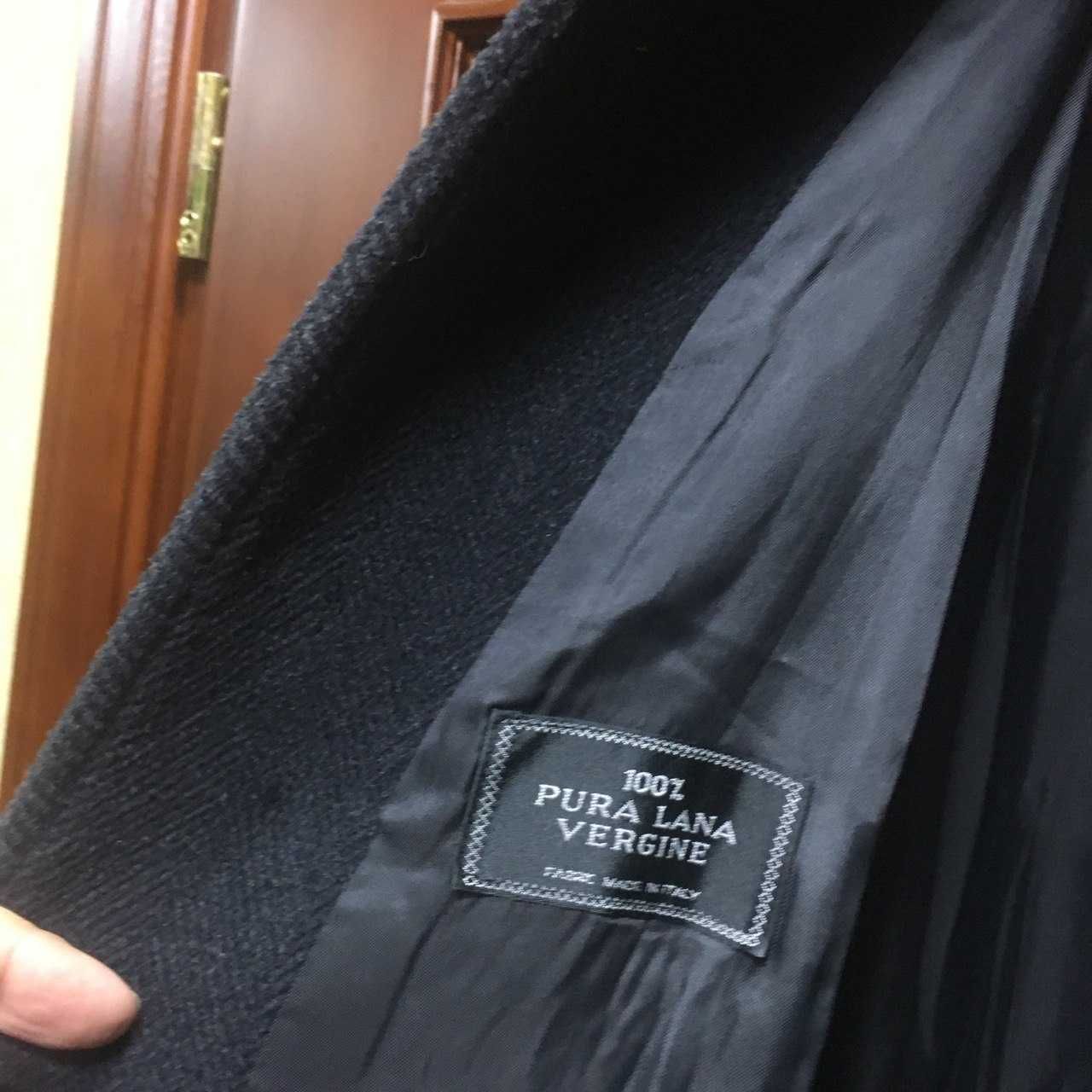 Пальто серого цвета производство Италия 100 процентов шерсть размер 60