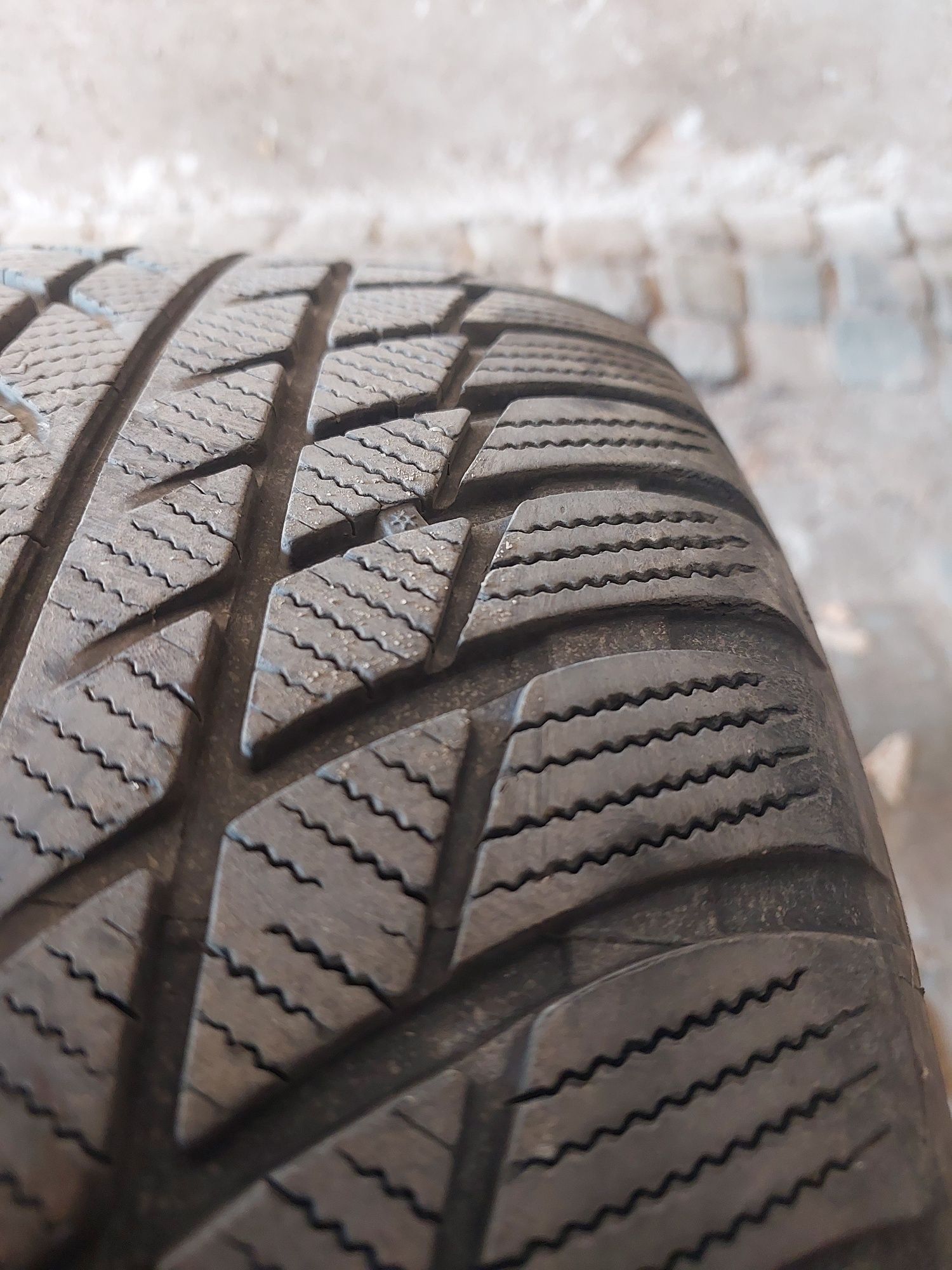 Goodyear 235 45 18 3бр всесез. Bridgestone 225 50 18 2бр зимни