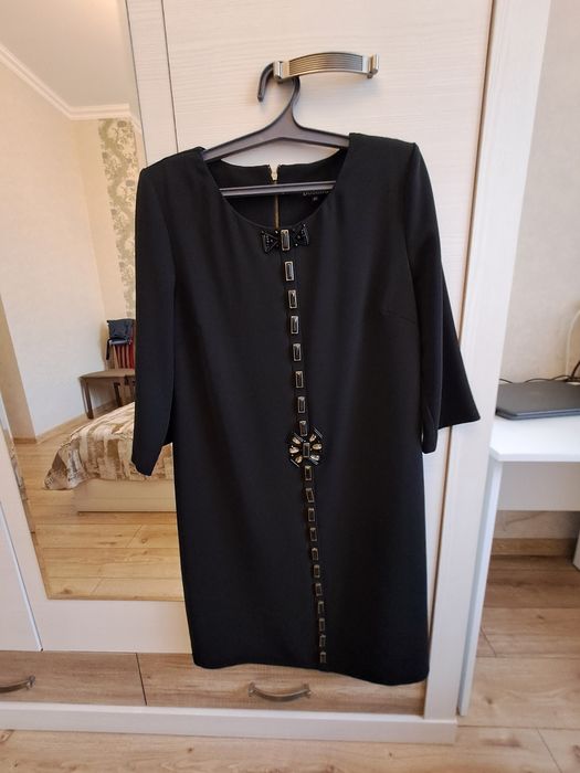 Платье черное, стильное