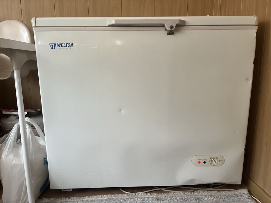 Продам Морозильник б/у белого цвета. Объем 250л