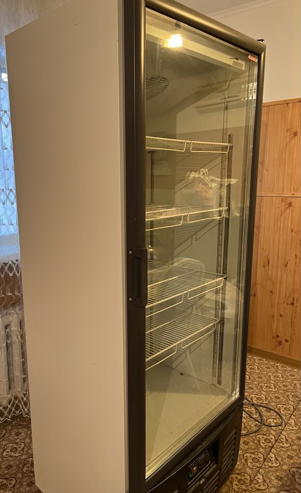 Холодильный шкаф Ариадна