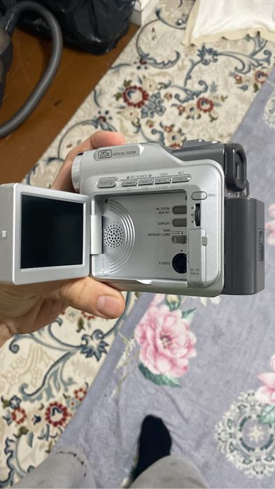 Камера модель хз но рабочая рарядки с собой нету